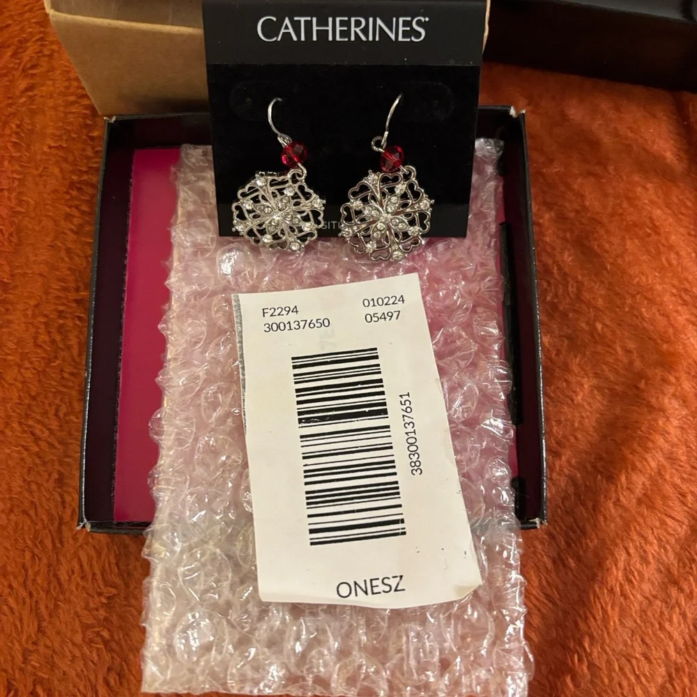 5 pairs of earrings, 1 set of 3 bracelets, 2 of the same necklace. All *NEW*!!! - Picture 6 of 14